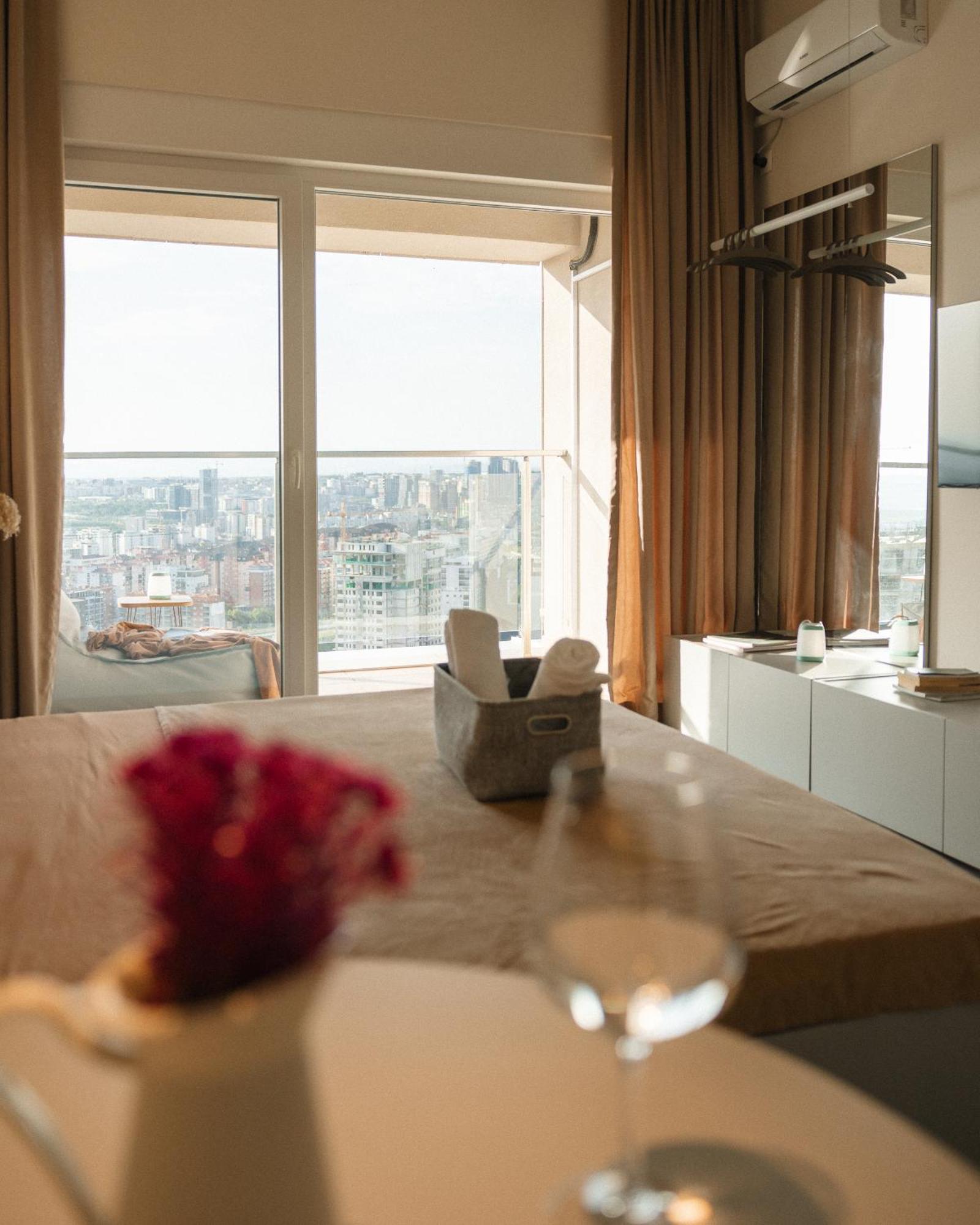 Etern Apart Hotel พริสตีนา ภายนอก รูปภาพ