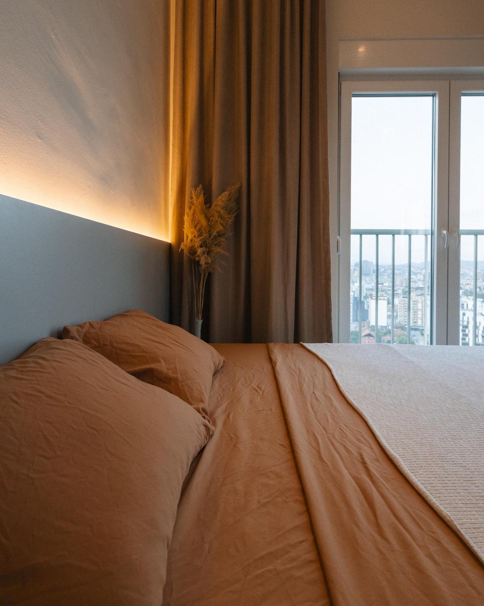Etern Apart Hotel พริสตีนา ภายนอก รูปภาพ