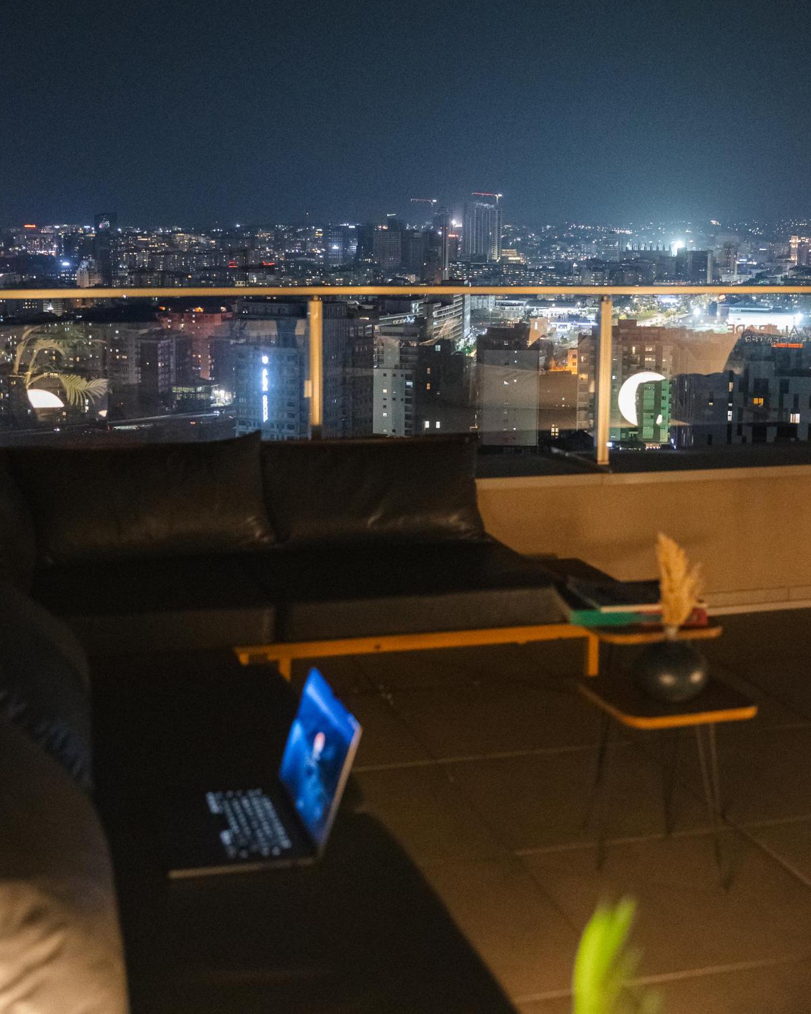 Etern Apart Hotel พริสตีนา ภายนอก รูปภาพ