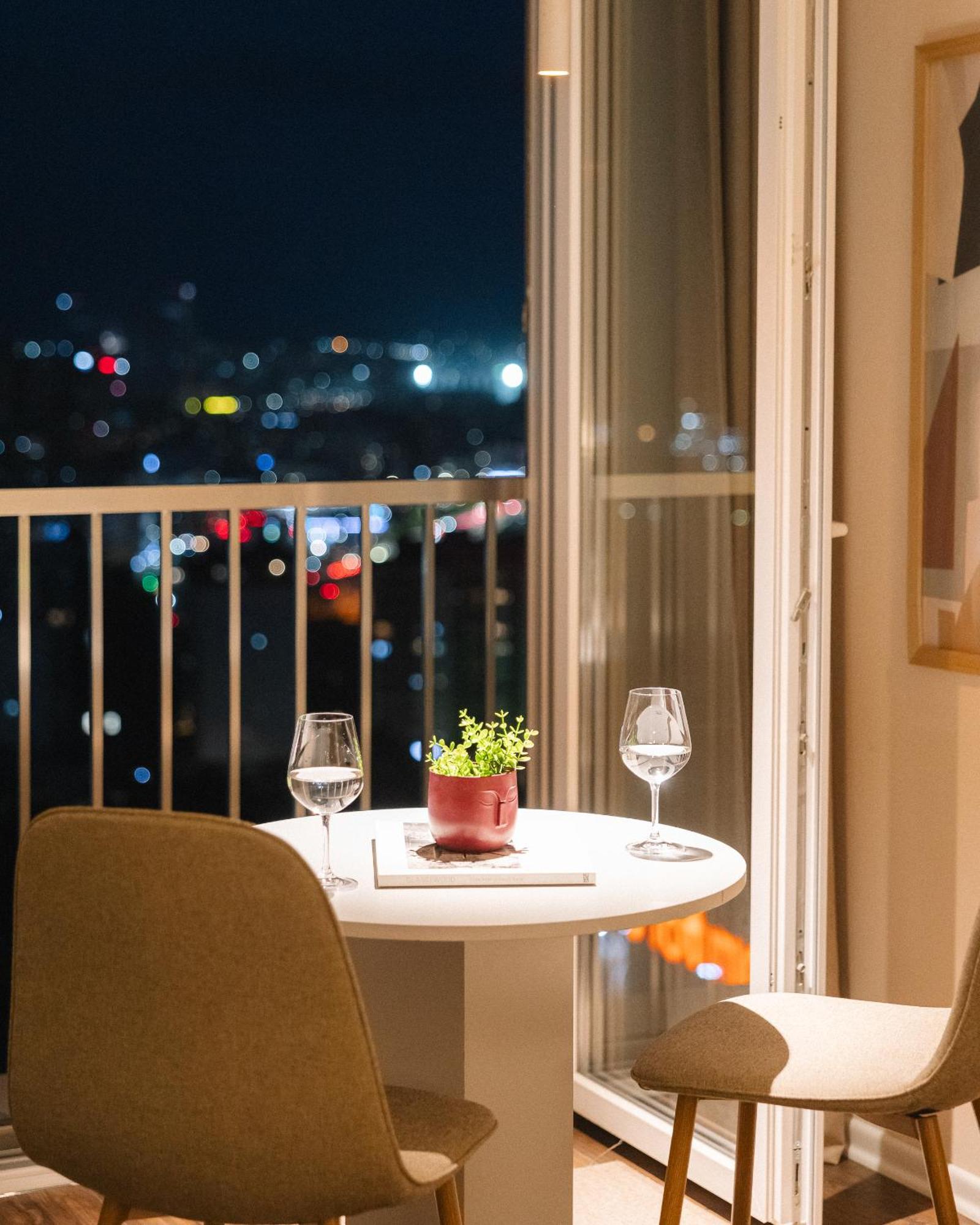 Etern Apart Hotel พริสตีนา ภายนอก รูปภาพ