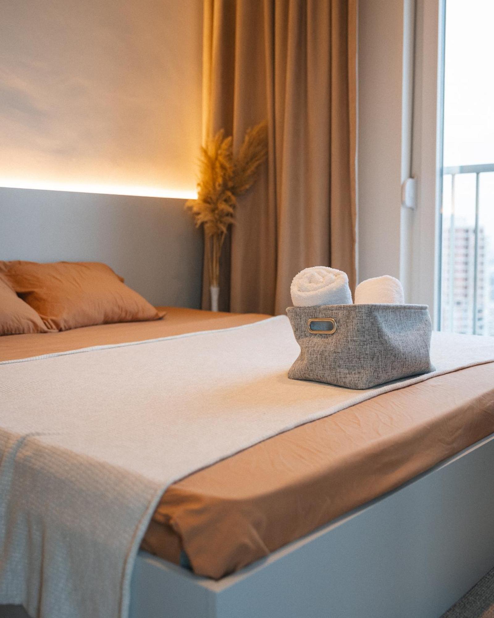 Etern Apart Hotel พริสตีนา ภายนอก รูปภาพ