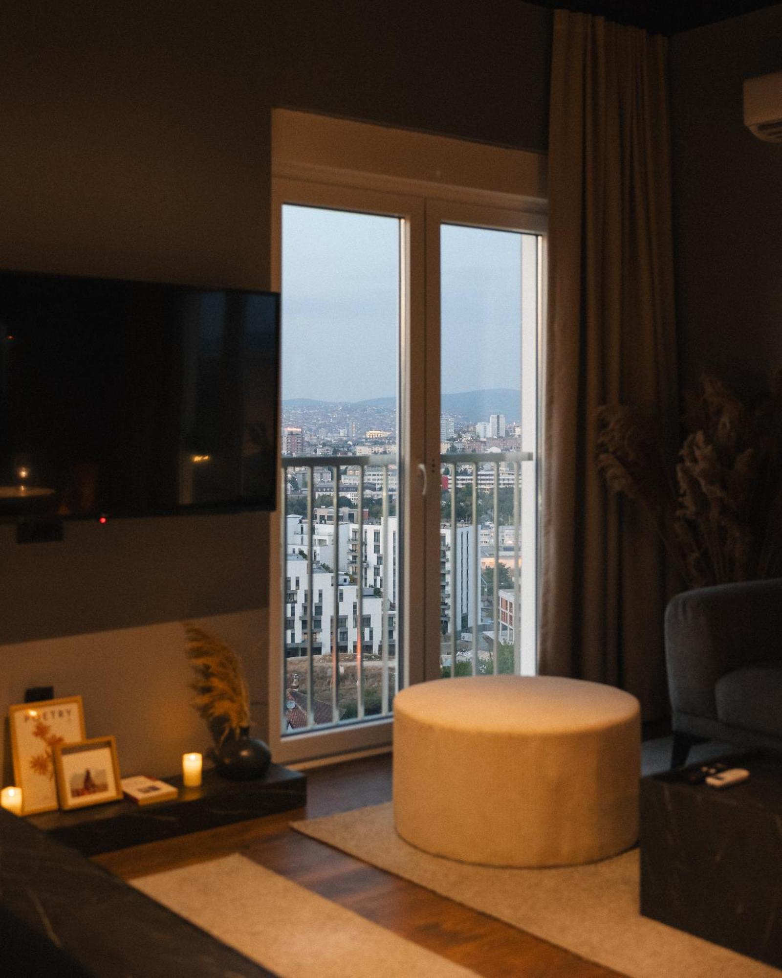 Etern Apart Hotel พริสตีนา ภายนอก รูปภาพ